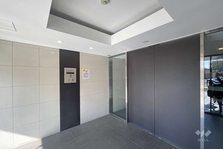 エントランスはオートロック付きです。