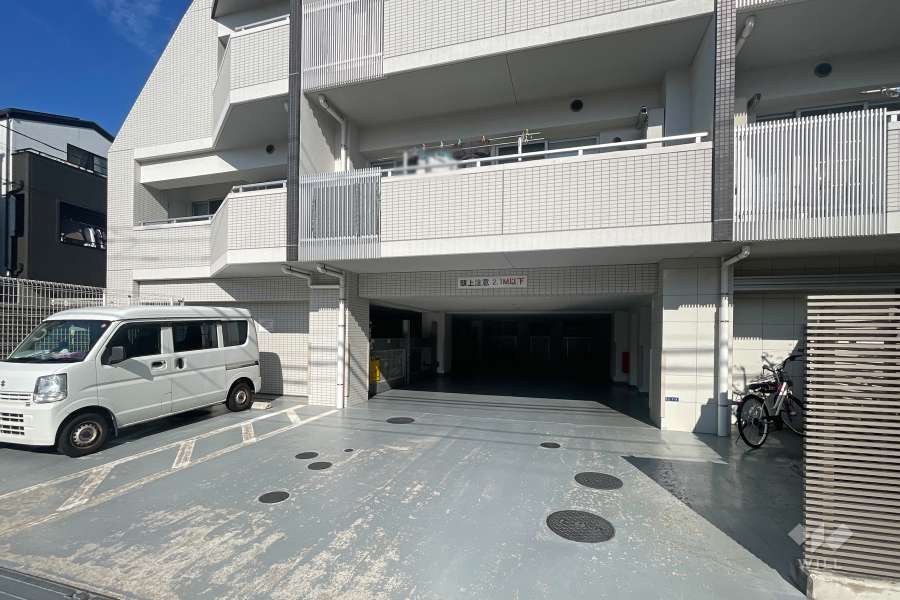 駐車場の出入り口