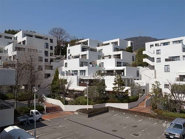 進和苦楽園アーバンライフの全景