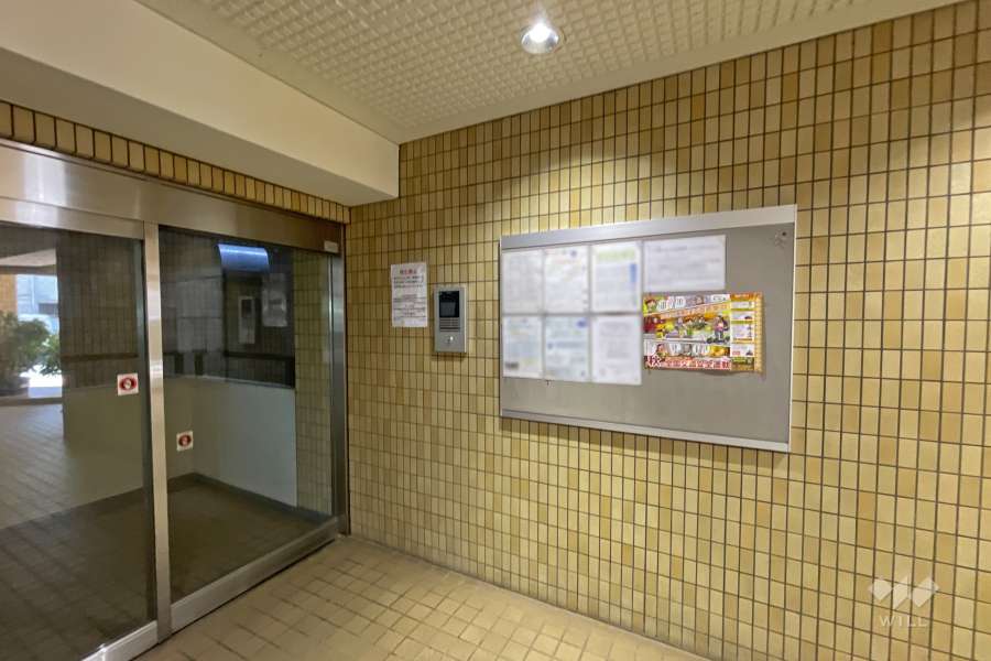 エントランスはオートロック付きです。