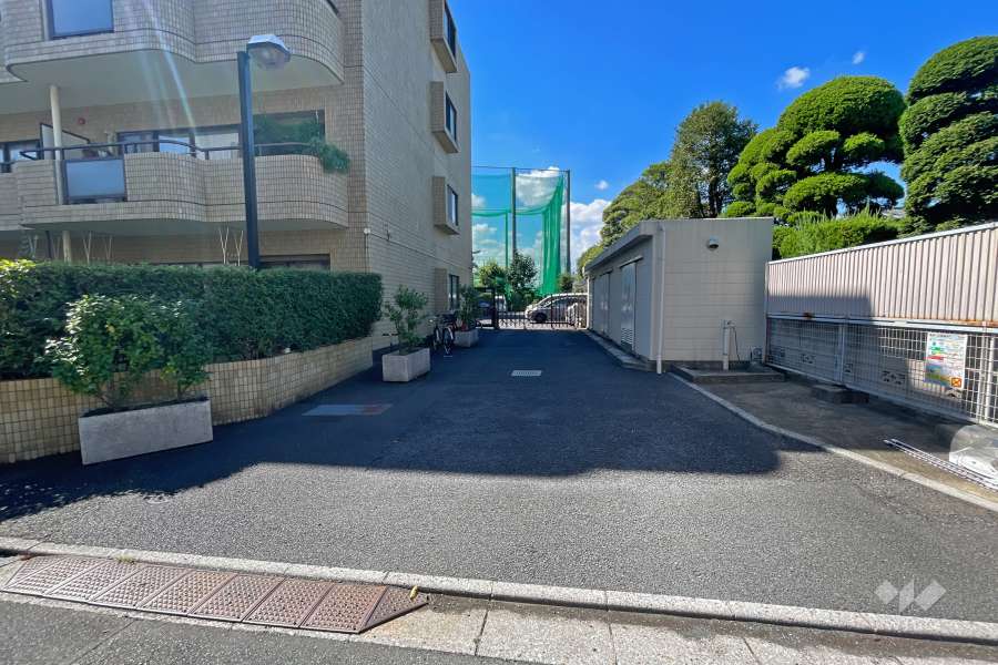 駐車場出入口
