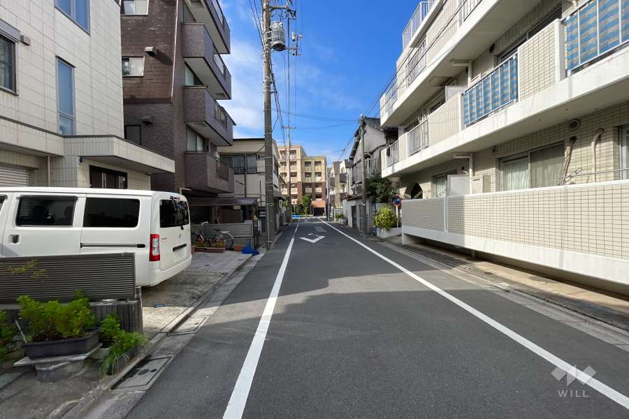 敷地南側の前面道路