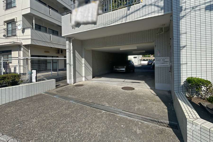 駐車場の出入り口