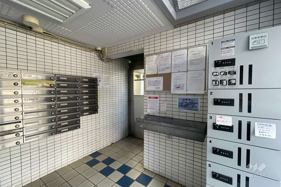 エントランスはオートロック付きです。