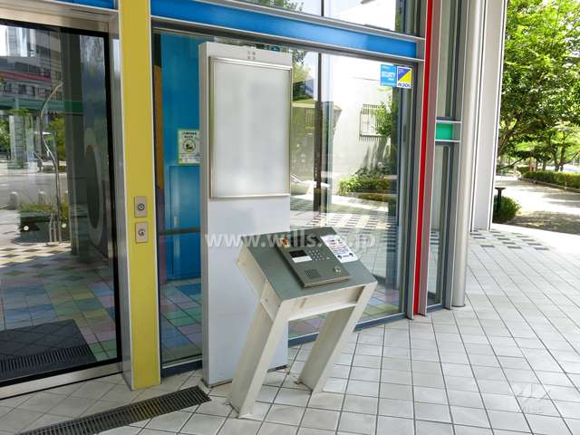エントランスはオートロック付きです。