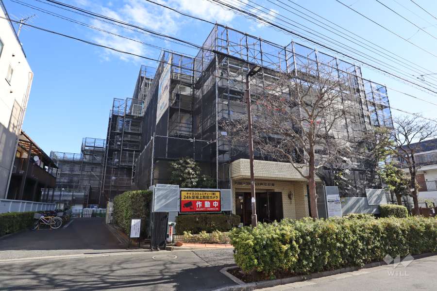 ニックハイム渋江公園の外観(北西側から)※2025年1月現在、大規模修繕工事中