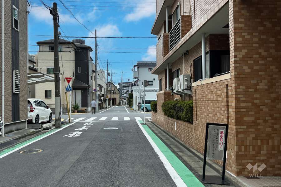 敷地南側の前面道路