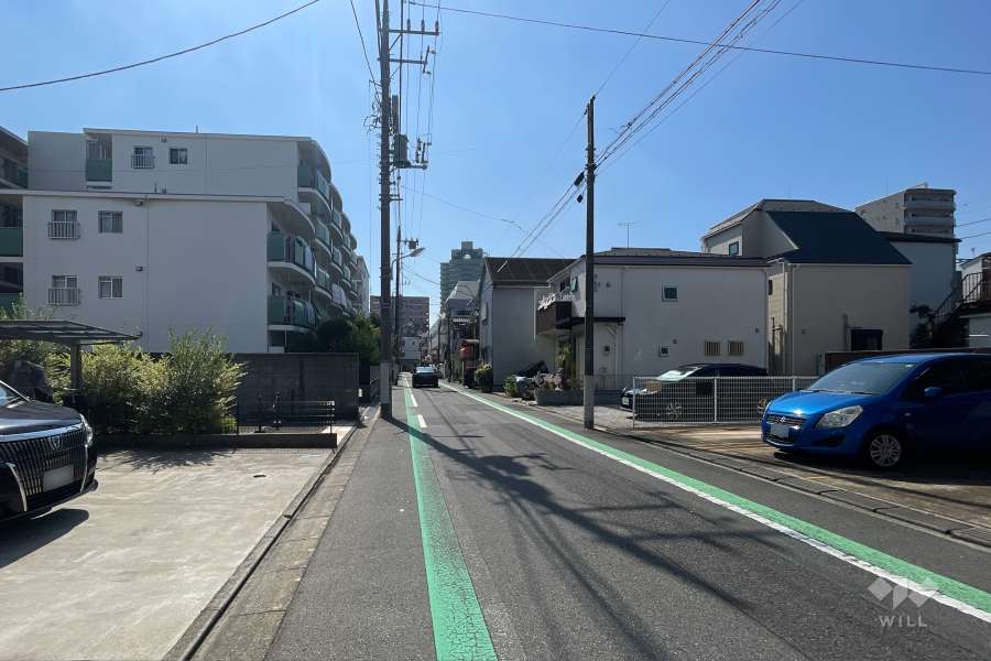 敷地の西側前面道路（北側から）