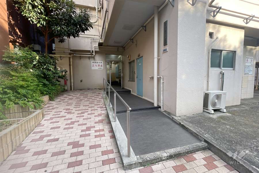 エントランスアプローチ　