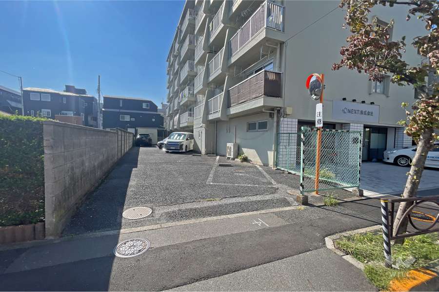 駐車場の出入り口