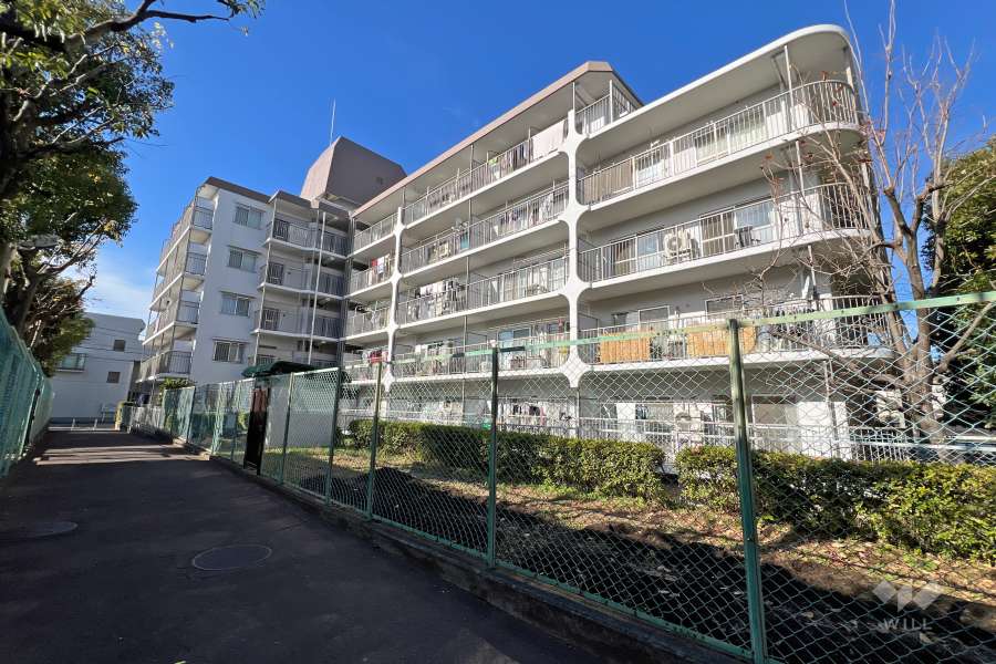 日商岩井金町マンションの外観（南東側から）