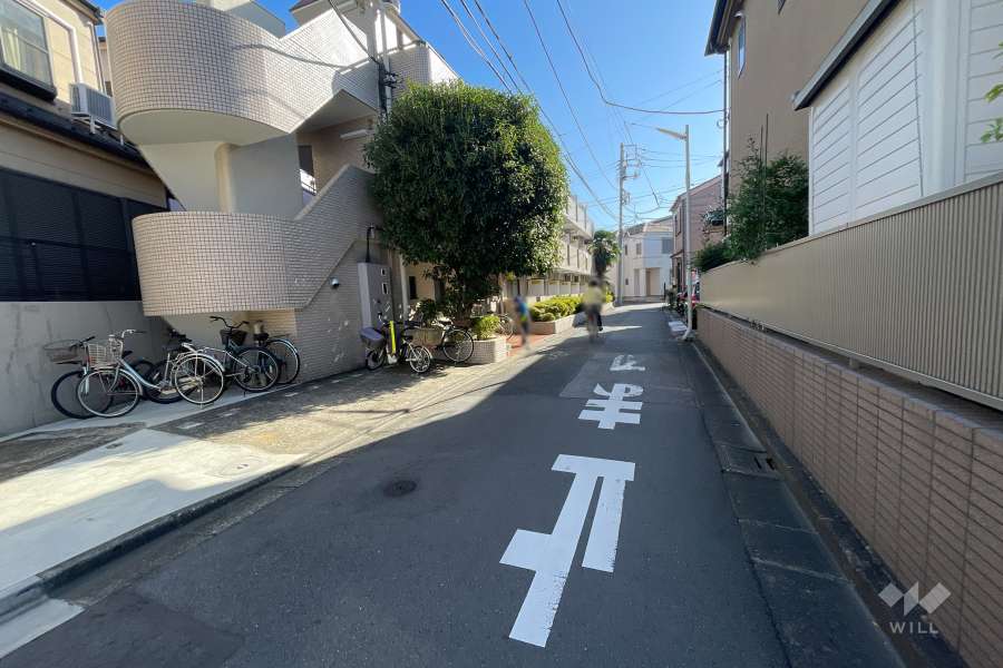 敷地南側の前面道路