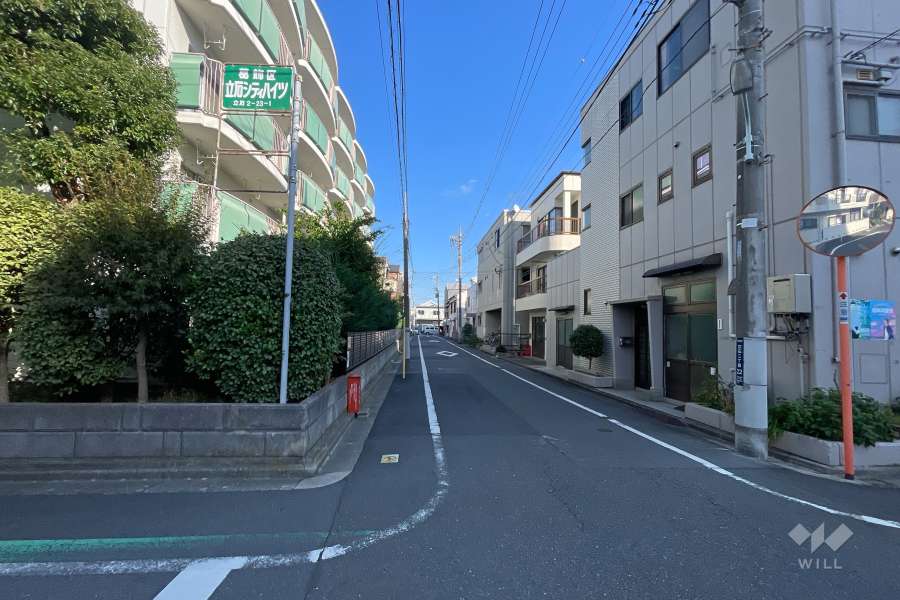 敷地南側の前面道路