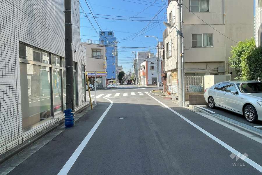 敷地北側の前面道路
