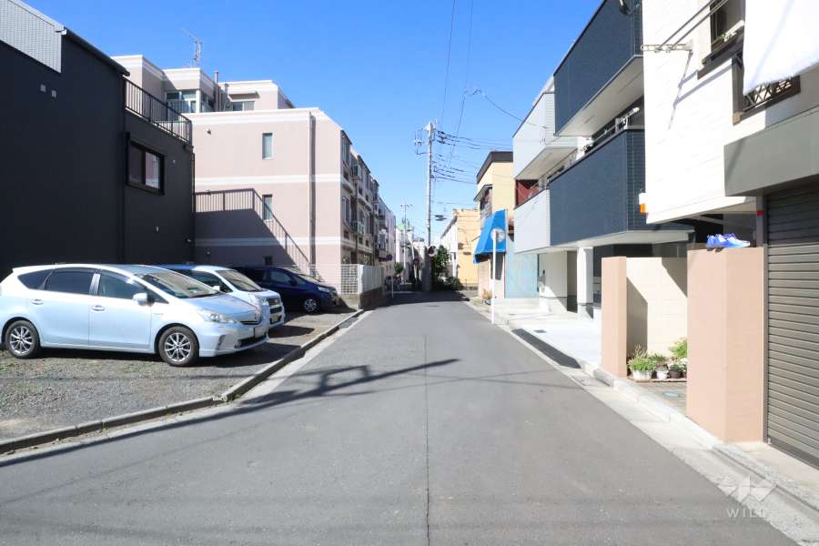 敷地北側の前面道路(東側から)