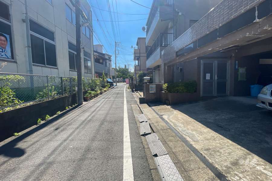 敷地南東側の前面道路