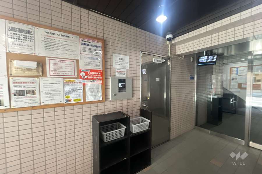エントランスはオートロック付きです。