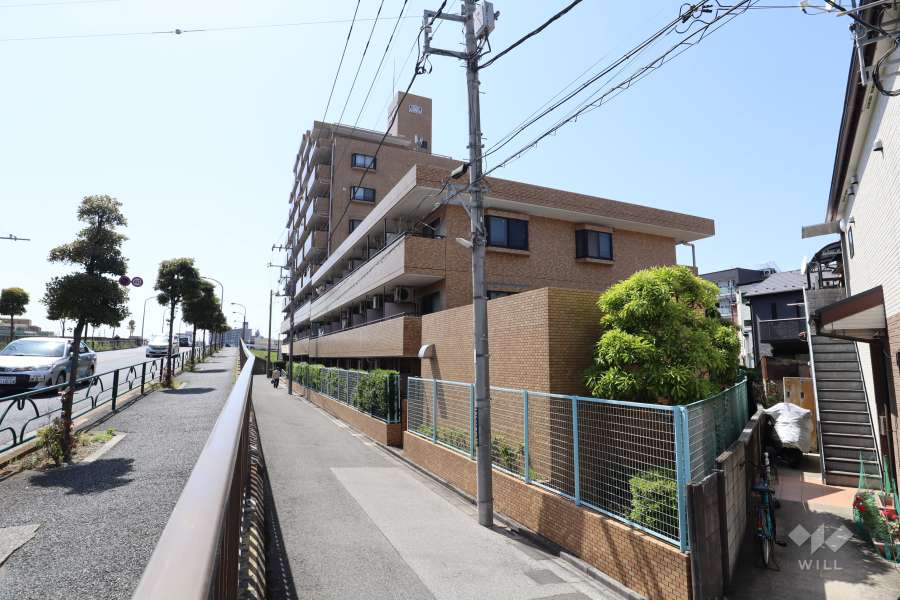 ライオンズマンション小岩第5の外観（東側から）