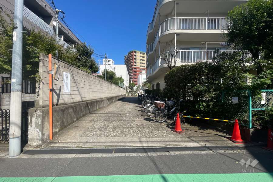 駐車場の出入り口