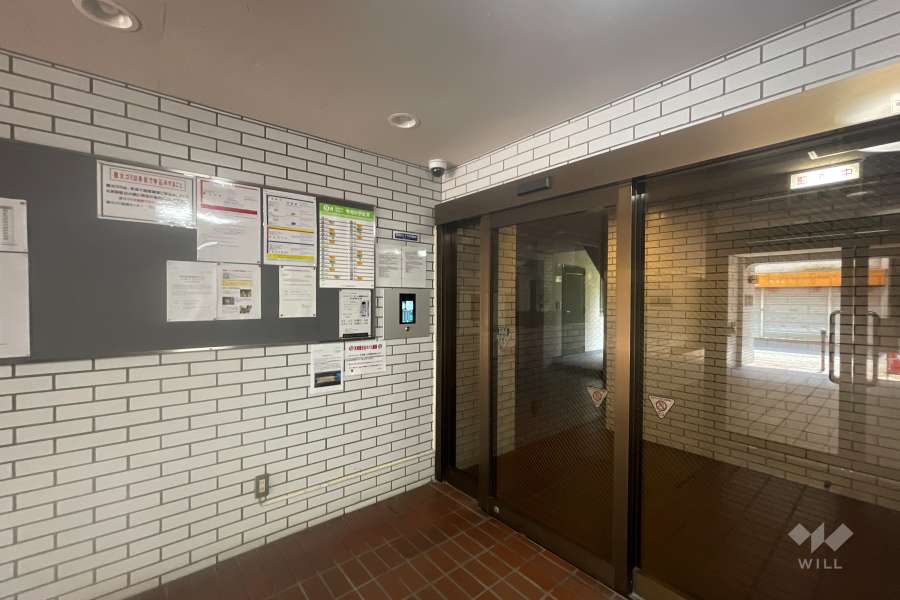 エントランスはオートロック付きです。