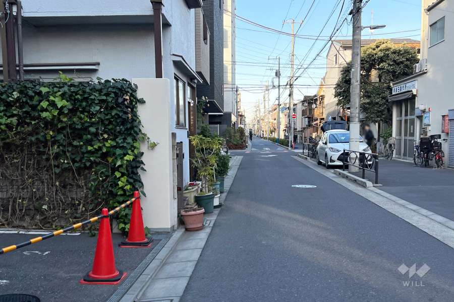 敷地東側の前面道路