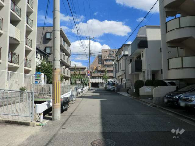 敷地南側の前面道路