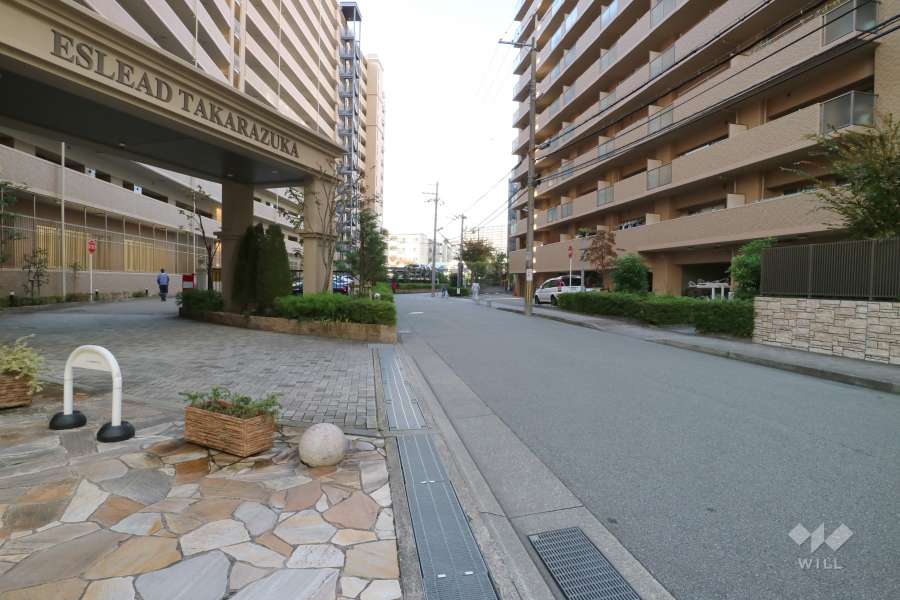 敷地北東側の前面道路