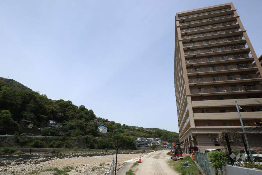 敷地南側には武庫川が流れています。