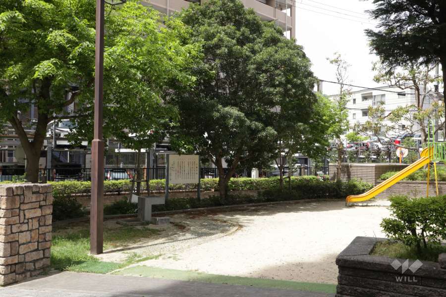 『生瀬東武庫川公園』には遊具が設置されています。