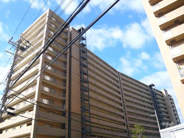 エスリード宝塚の外観（東側から）