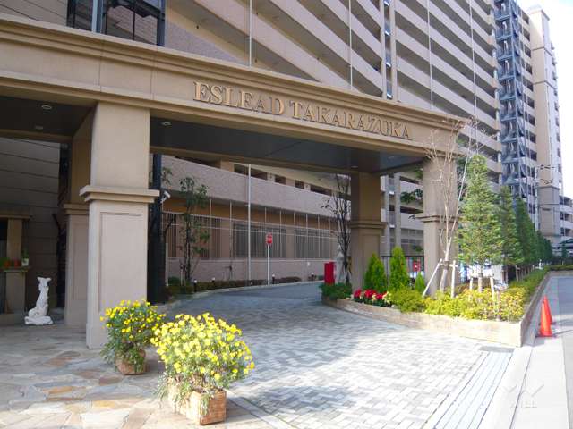 車寄せのあるエントランス