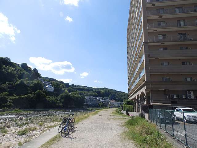 敷地南側には武庫川が流れています。
