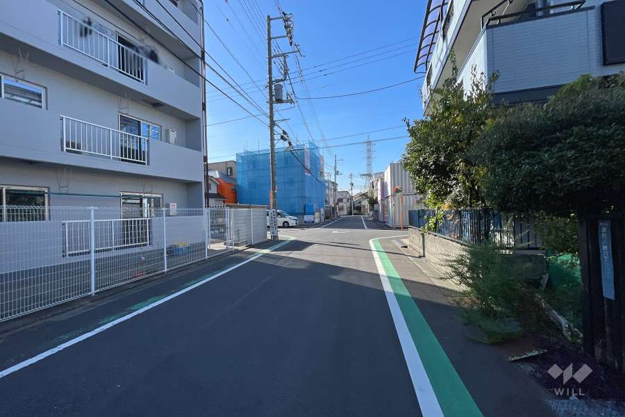 敷地南東側の前面道路