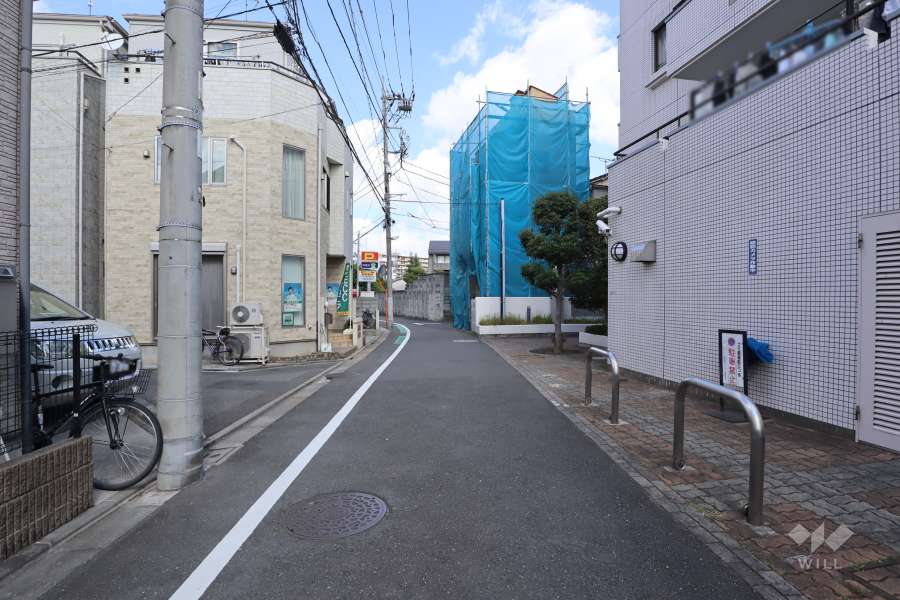 敷地西側の前面道路　