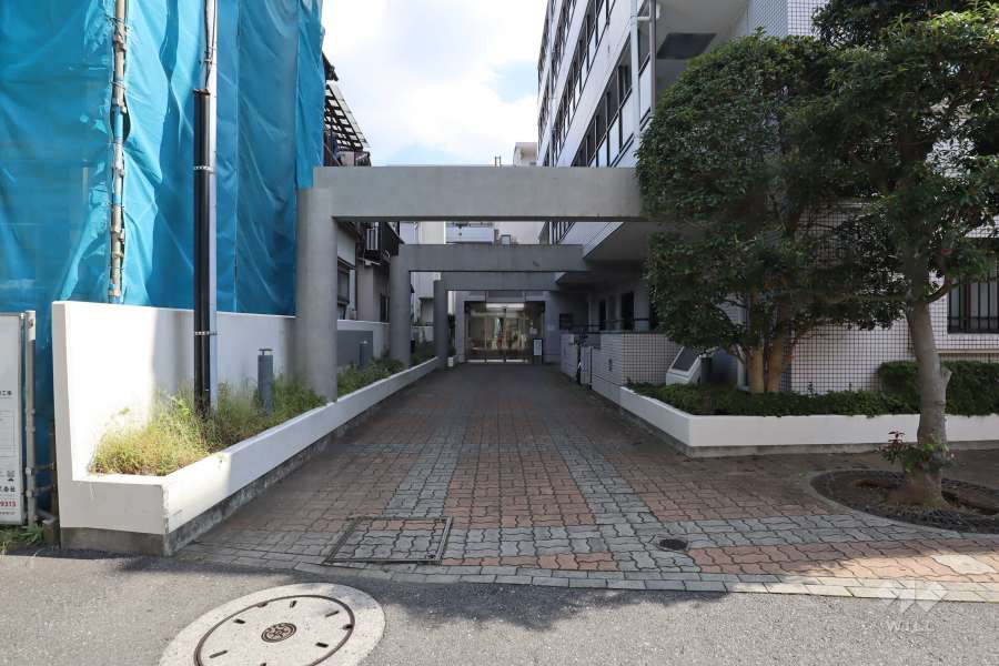 敷地入り口　
