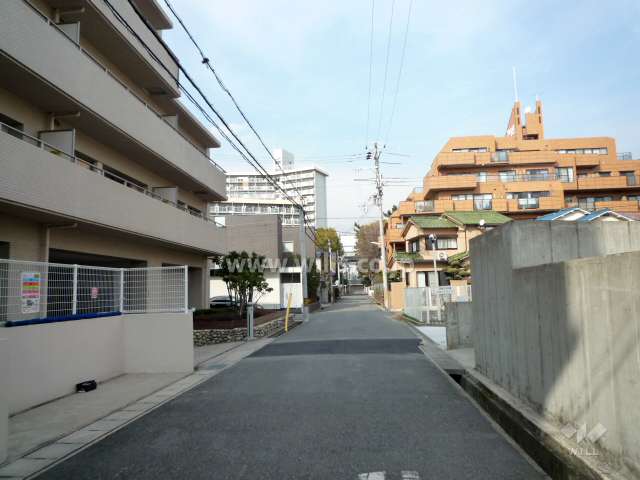敷地東側の前面道路