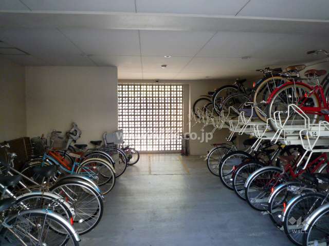 屋内にある駐輪場
