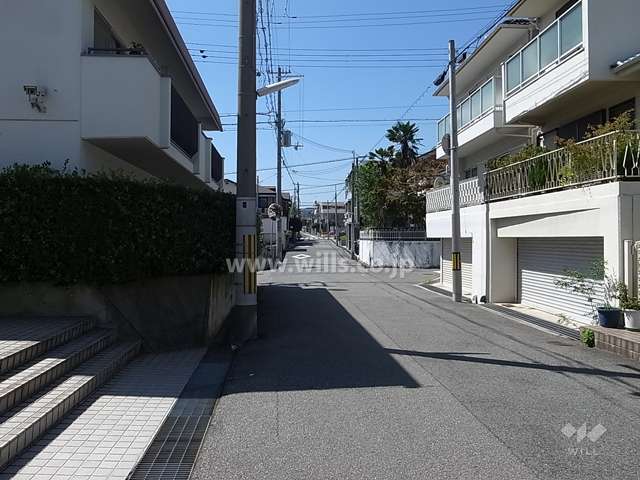 敷地北側の前面道路