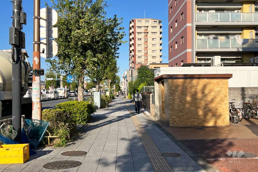 敷地北西側の前面道路　