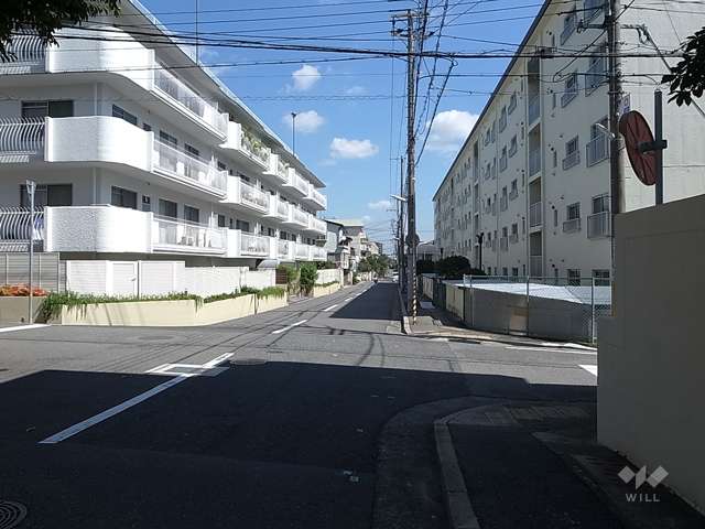 敷地南側の前面道路
