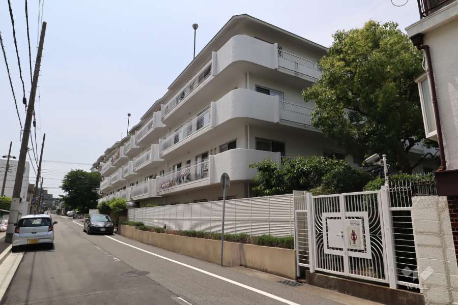 エステート岡本の外観（南東側から）