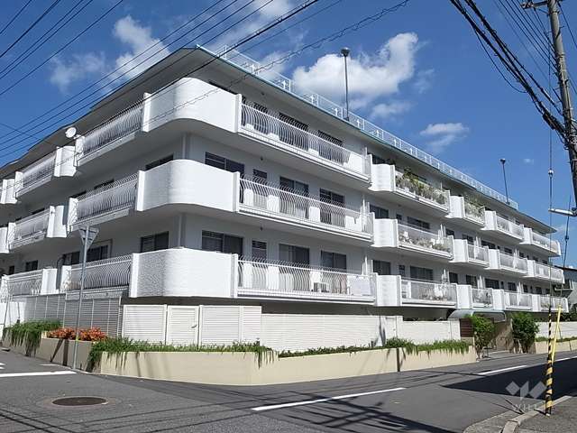 エステート岡本の外観（南西側から）