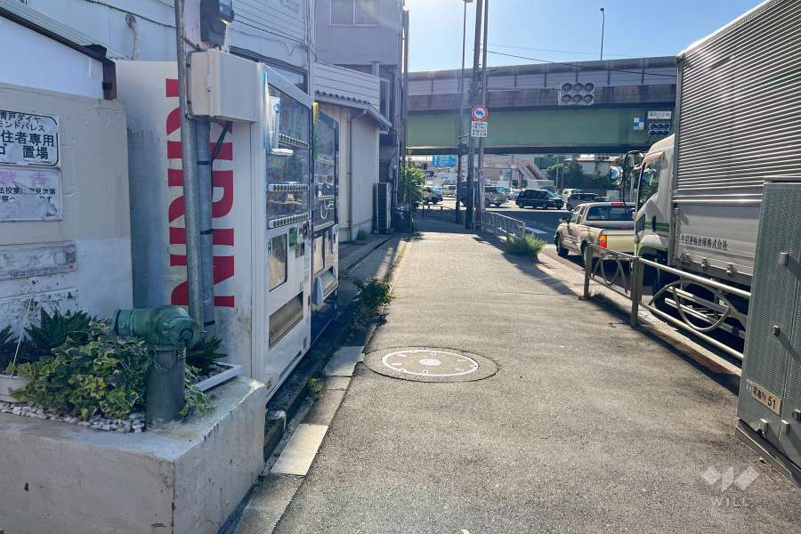 敷地北西側の前面道路　