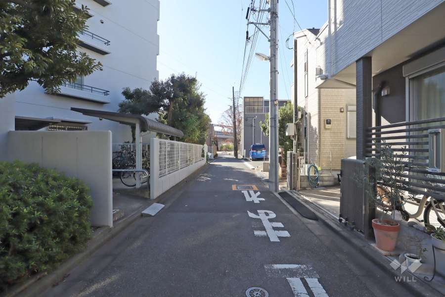 敷地西側の前面道路　