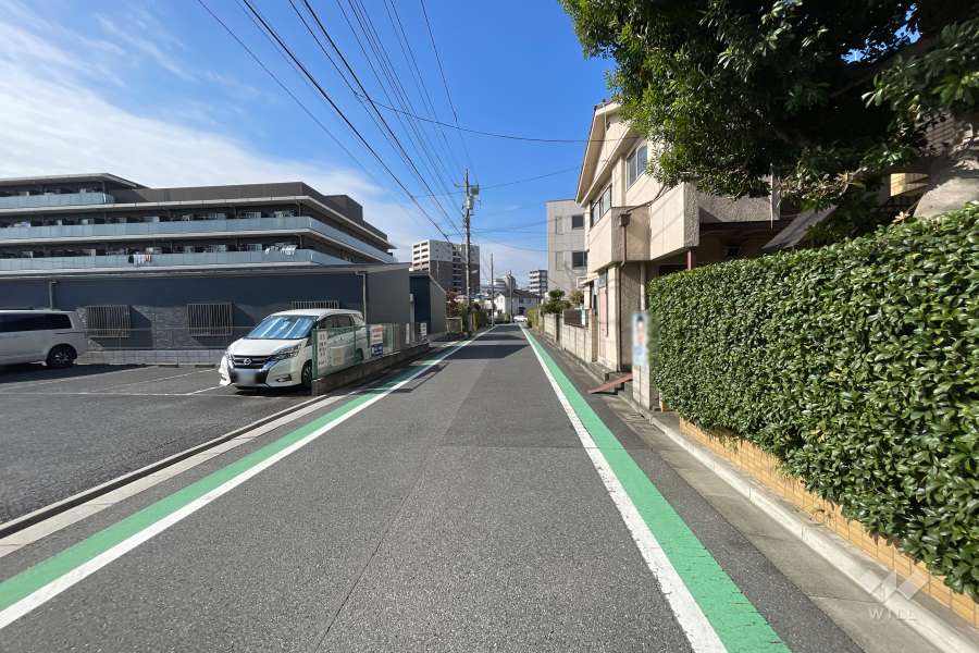 敷地南側の前面道路