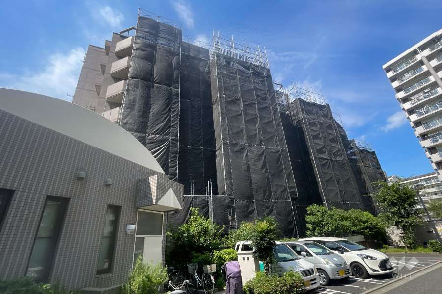 大雄マンションの外観（北東側から）・（2025年3月31日の時点で改装中）