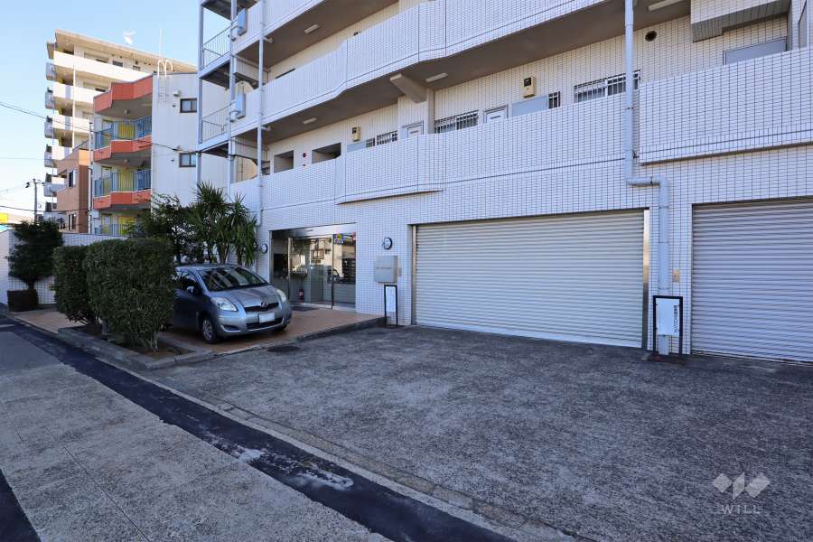 敷地内駐車場（屋外平面式・屋内平面式）