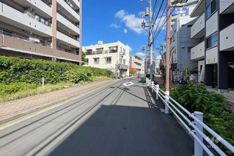 敷地南側の前面道路