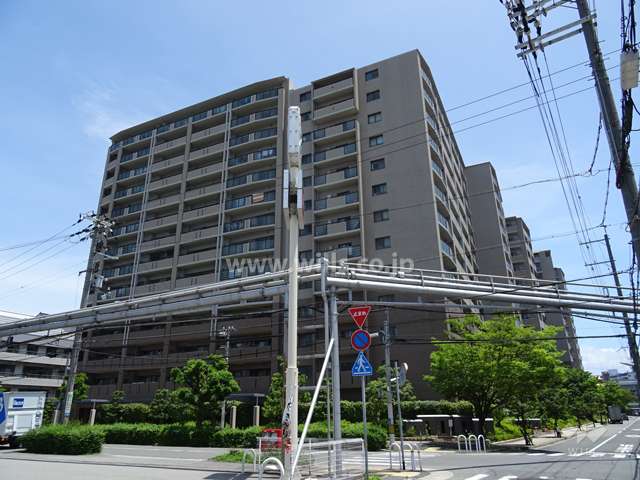 モンセーヌ住吉川公園1番館の外観（南西側から）