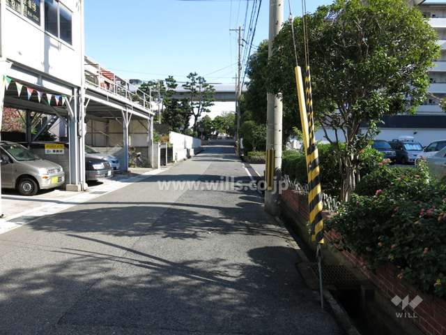 敷地北側の前面道路